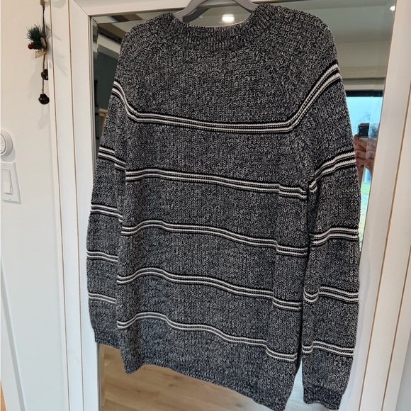 New Rip Curl Sweater - Picture 4 of 6